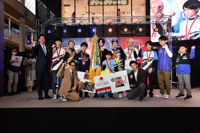 表彰式では総合優勝の東京都、準優勝の神奈川県、３位の北海道が記念撮影