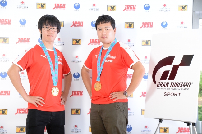 ▲オープンの部優勝：栃木県チーム （左から）山中智瑛選手、高橋拓也選手
