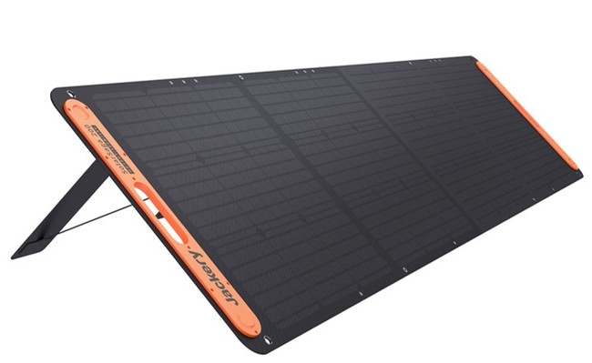 高速充電が可能！持ち運べるソーラーパネル、Jackery SolarSaga 200