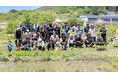 【開催レポート】日本の食の未来を考える。ゆうきやが長野県佐久市で「農薬不使用・生きもの田んぼの田植え体験 2026」を開催！泥に触れ、未来の食を学ぶ1日。