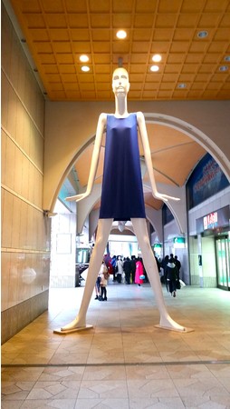 名古屋駅前のシンボル ナナちゃん人形 の誕生日を祝い 世界一サステナブルなワンピースを共創 ヘラルボニーのプレスリリース