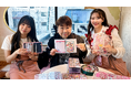 天童よしみがシール交換カフェ『しぇあぷく』一日店長に就任
