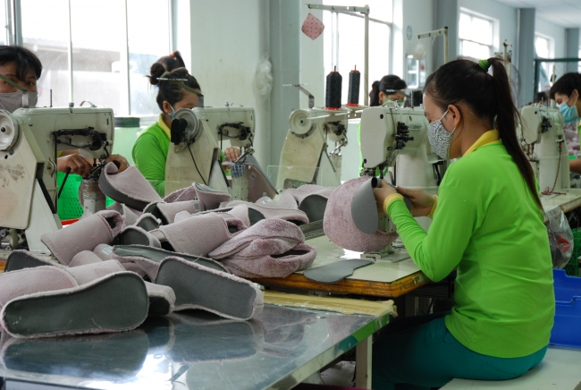 縫製工場での製造の様子