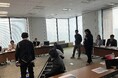 日鉄物産本社にて映画『白鳥とコウモリ』の撮影に協力