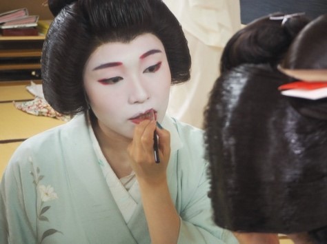 日本初、芸者さんの舞台裏を海外へライブ動画配信「A Day of Geisha in ...