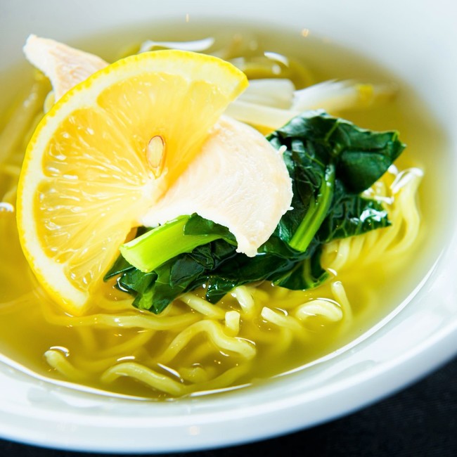 低温蒸し鶏とお野菜の塩味中華そば