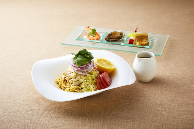 レモン香る蒸し鶏と葱の和え麺