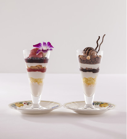 ベリーのパフェ・チョコレートのパフェ ベリーのパフェ・チョコレートのパフェ