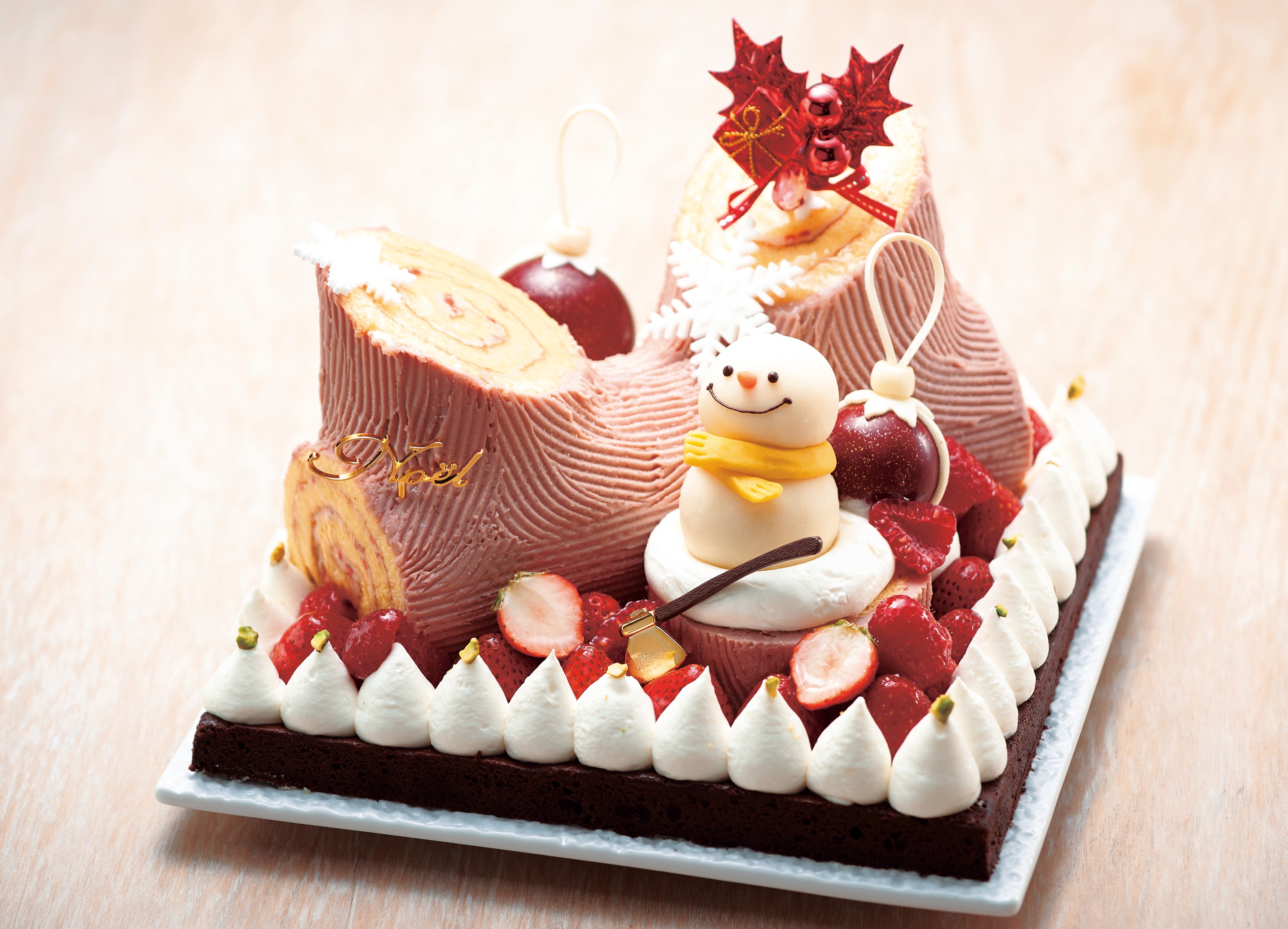 クリスマスケーキ 横浜ロイヤルパークホテル Christmas Special Selection 11月1日 火 より予約 受付開始 株式会社ロイヤルパークホテルズアンドリゾーツのプレスリリース