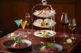 【ロイヤルパークホテル】ホテルのバーで楽しむイブニングハイティー「トワイライトアフタヌーンティー」が新登場!