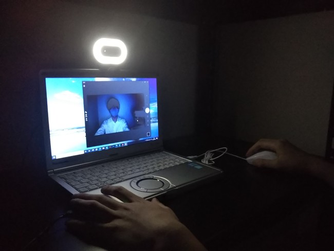 暗い部屋でもビデオチャット 3段階で明るさ調整ができるledライト付きフルハイビジョンwebカメラ新発売 Keiyoのプレスリリース