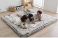 家族みんなでゴロ寝革命!どこでも広々快眠スペース ファミリータイプのマットレス&敷パッドが登場!