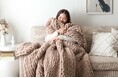 海外のSNS発トレンド “チャンキーニット”ブランケットが上陸!ふわもこデザインのハンドメイドケット『moket』発表