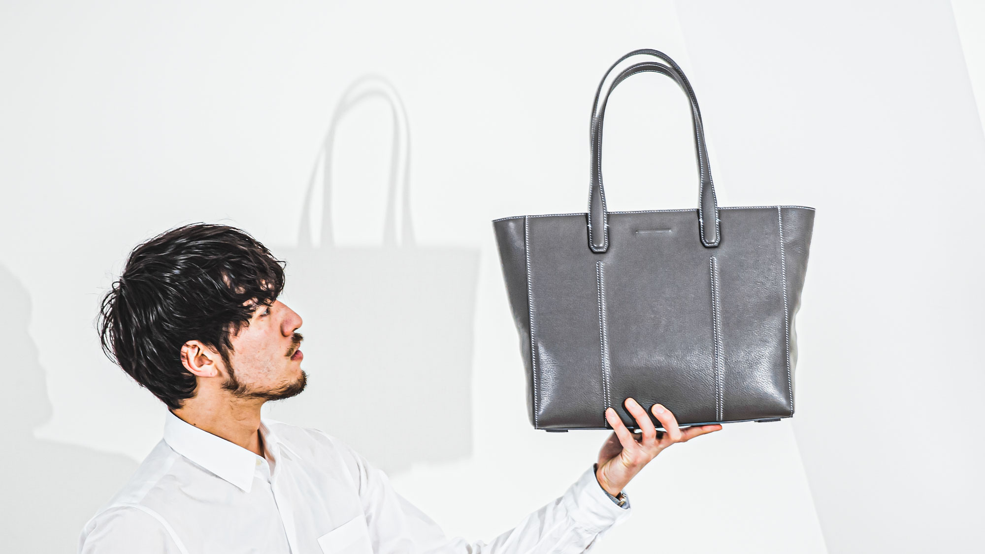 新生活のスタートを機能的で上品な佇まいのバッグとともに。objcts.ioが「Smart Tote」の新色「Gray」を3月24日(火)に発売