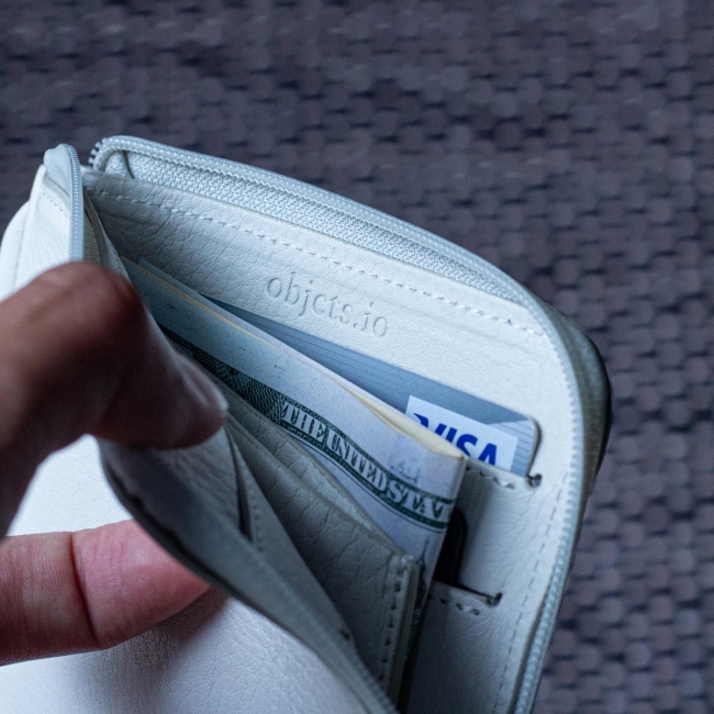 objcts.ioからスリムデザインの革財布「Zip Wallet」の新色が4色登場 