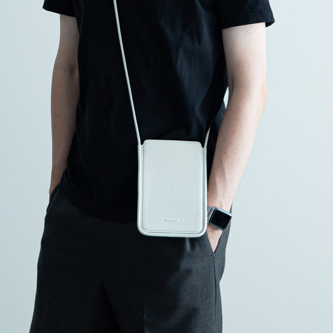 objcts.ioからウォレットコレクションが登場。財布とスマートフォンポーチが一体化した軽やかに身に纏うレザーバッグ「Wallet Bag