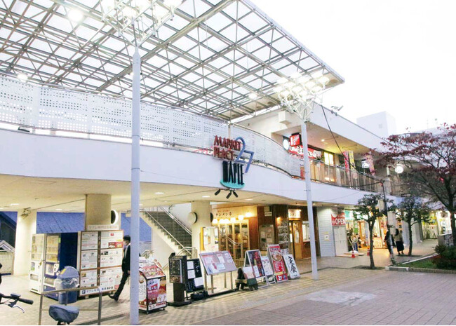 新百合ヶ丘駅南口徒歩約4分にある約40店舗が集まる商業施設「マプレ」