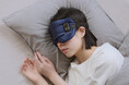 適度な温度と遮光で頭を休める KALMECIA 充電式ホットアイマスク