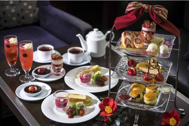 ゛はいから神戸”いちごのアフタヌーンティーセット（写真はオプションドリンク付／2名さま分）