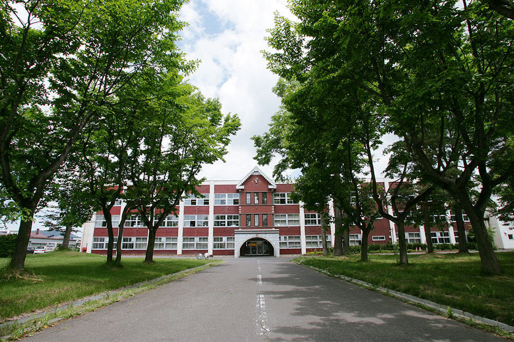 クラーク記念国際高等学校が、通信制高等学校第三者評価研究会より認定証を授与される｜学校法人創志学園 クラーク記念国際高等学校のプレスリリース