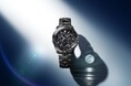 月明かりが差し込む静かな夜の海を表現した“OCEANUS”