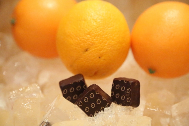 プロヴァンスで育った甘いオレンジの果汁でできたショコラは、まるでフルーツそのもの