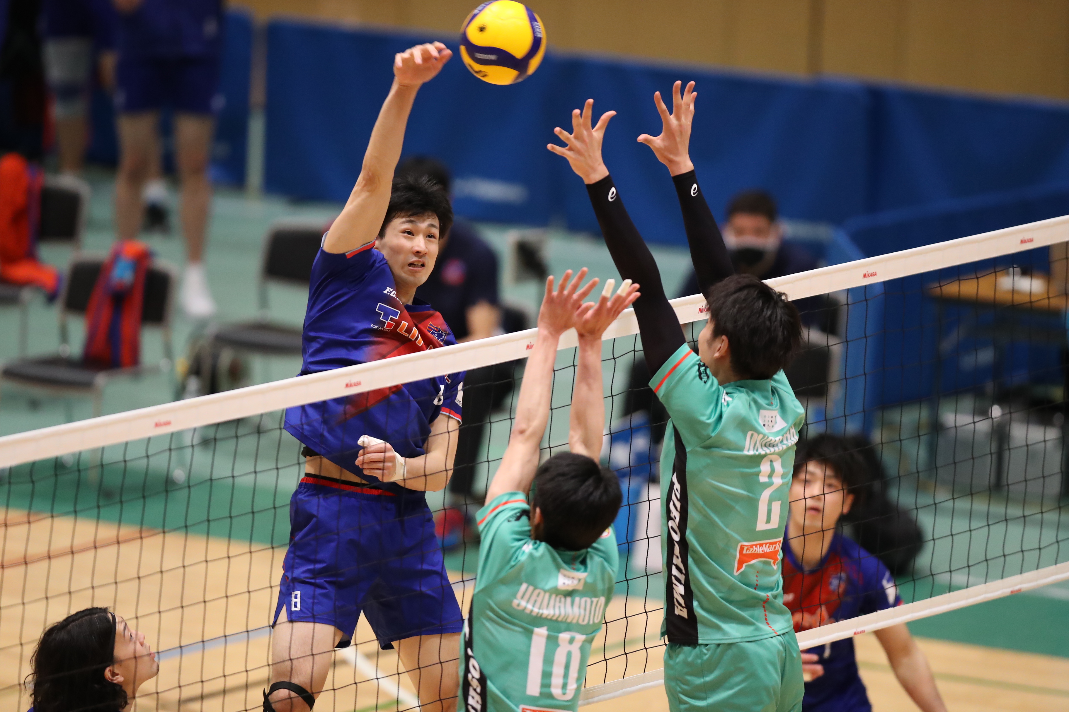 バレー Vリーグ V1男子 金曜日ナイトゲームは Fc東京とwd名古屋がストレート勝ち Vリーグ機構のプレスリリース