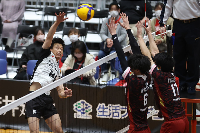 ストレート勝利で今季最終戦を終えた警視庁・中道元貴のアタック 3月27日 対大同特殊鋼戦 第1セット ストレート勝利で今季最終戦を終えた警視庁・中道元貴のアタック 3月27日 対大同特殊鋼戦 第1セット