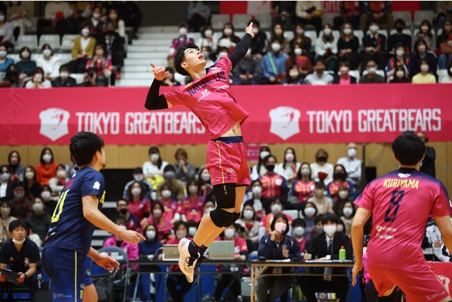 満員の観衆の中ホームでチーム一の活躍を見せた東京GB・戸嵜嵩大のアタック 写真は1月14日 対 堺戦