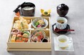 【明治記念館】鮨・天麩羅・鉄板焼「羽衣」では、平日ランチ限定で団体旅行や訪日ツアーなどに最適な「季節の四つ切り弁当膳」をご提供。旬の味覚を詰め込んだ内容で、短時間でも満足度の高い食事を楽しめます。