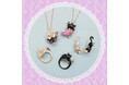 【ANNA SUI】人気の猫モチーフより、ポップで愛らしい白猫と黒猫のアクセサリーが登場