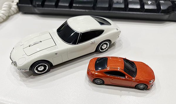 飾っておきたくなる！！手の平サイズでトヨタ 2000GT を再現した無線