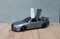 日産スカイラインGT-R(BNR34)のウェットティッシュケースが富士モータ―ミュージアムFan Terraceで取扱い開始