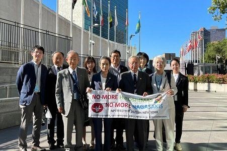 2022年のNPT再検討会議で日本被団協と日本生協連の合同派遣団