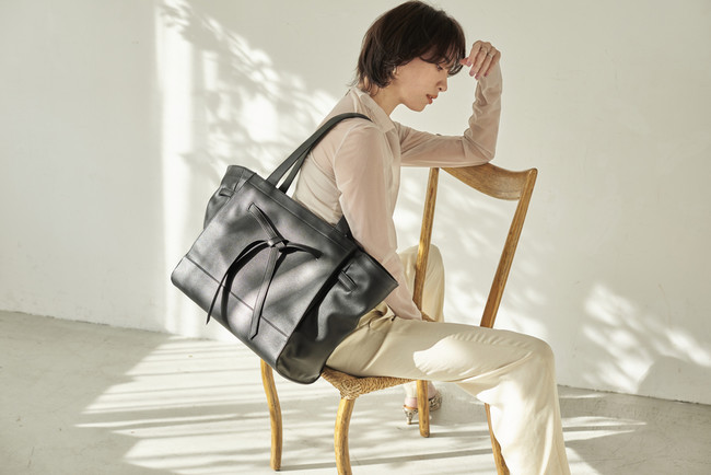 SWU〉MULTI WAY BIG TOTE BAG（ブラック）20cm×32cm BLACK - マザーズ