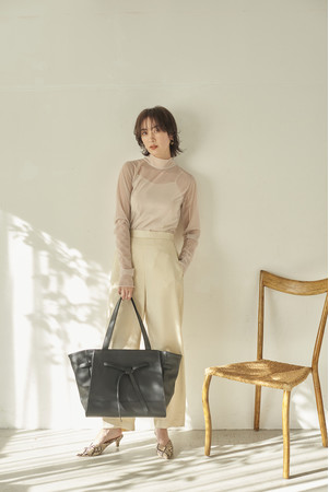 モデルのソンイが手掛ける「SWU」第二弾商品「MULTIWAY BIG TOTE BAG