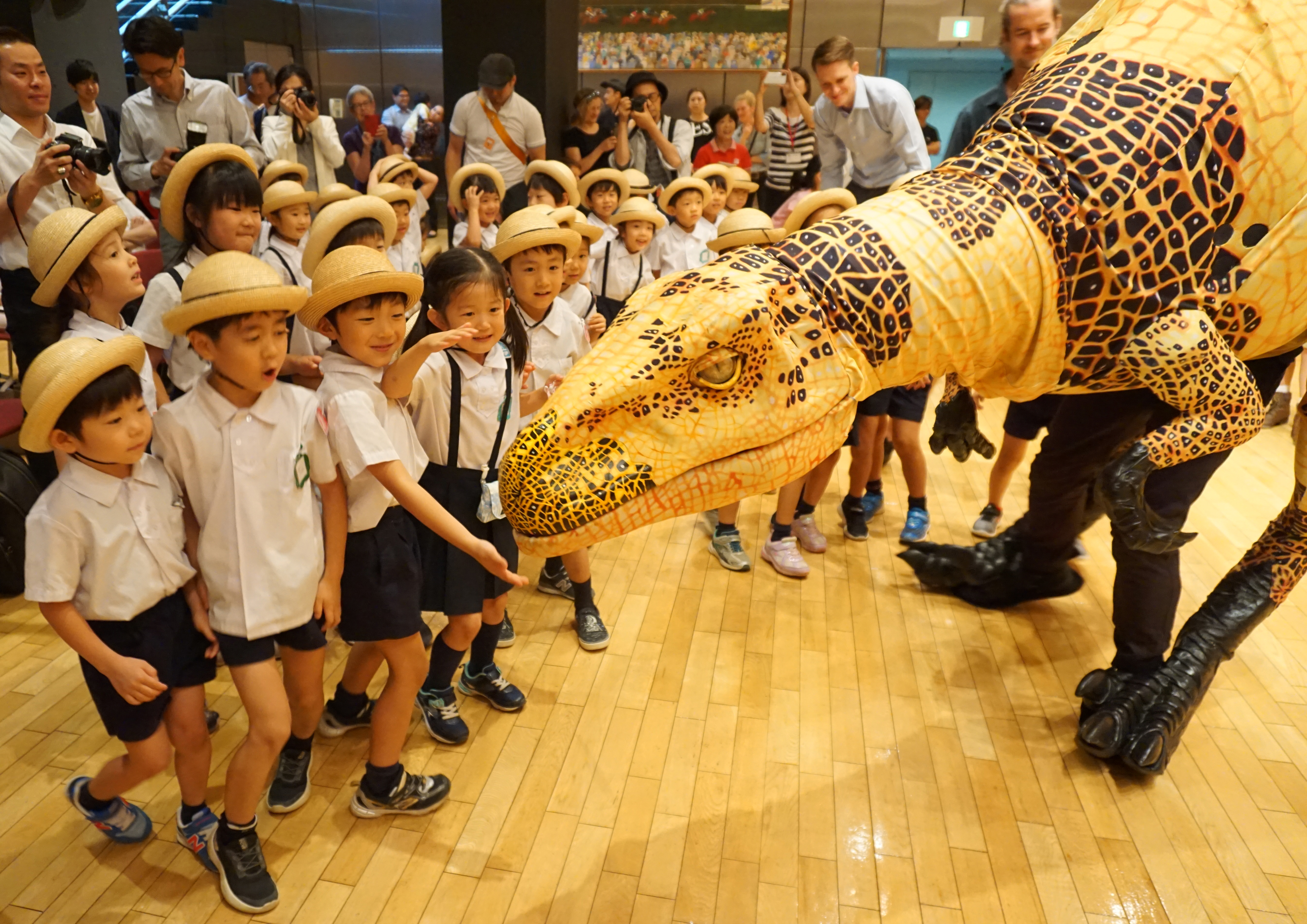 夏休み開催 体験型リアル恐竜ショー 恐竜どうぶつ園19 のプレイベント開催 株式会社サンライズプロモーション東京のプレスリリース