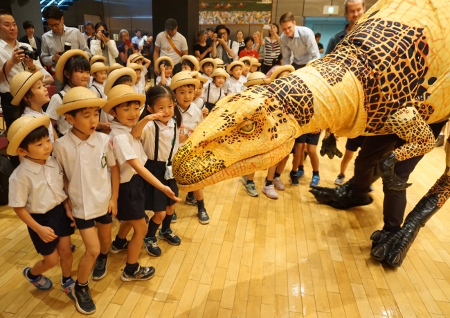 夏休み開催 体験型リアル恐竜ショー 恐竜どうぶつ園19 のプレイベント開催 株式会社サンライズプロモーション東京のプレスリリース