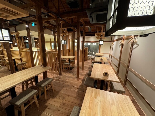ほぼ新宿のれん街の中でも席数を多く確保でき団体様のご利用も可能[1階貸切最大45名様 2階貸切最大55名様 1棟貸切最大100名様]