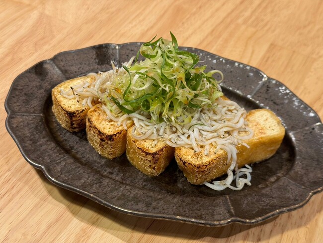 炭火でパリッと焼き上げた栃尾油揚げ 炭火でパリッと焼き上げた栃尾油揚げ