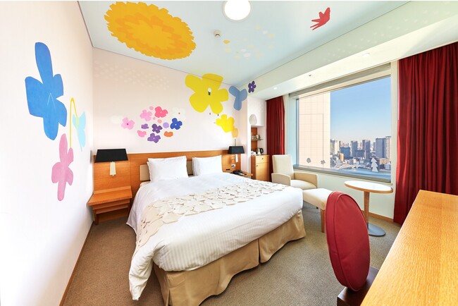 客室が丸ごとアートになっているアーティストルーム 写真は「草花」(制作:沼野伸子) 客室が丸ごとアートになっているアーティストルーム 写真は「草花」(制作:沼野伸子)