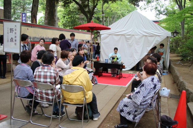 さいたま市の茶道連盟による野点も行なっております。