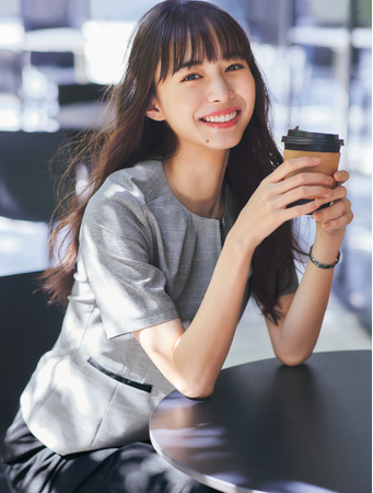 カバーモデルは、女優、モデル、タレントとマルチに活躍する井桁弘恵さん カバーモデルは、女優、モデル、タレントとマルチに活躍する井桁弘恵さん