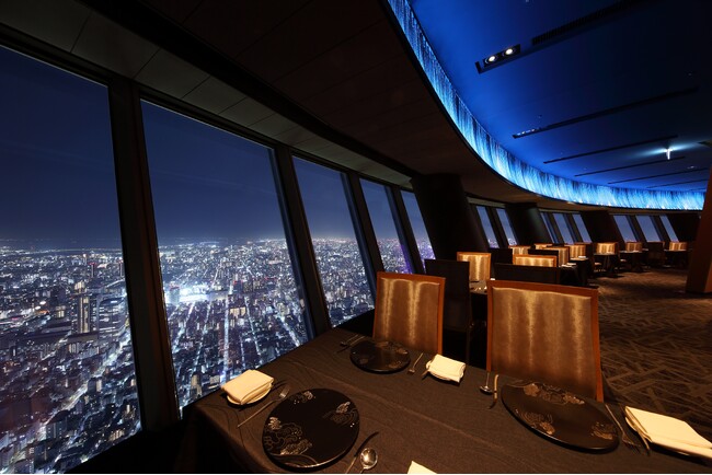 ▲「Sky Restaurant 634（musashi）」(夜)　(C)Tobu Hotel Management