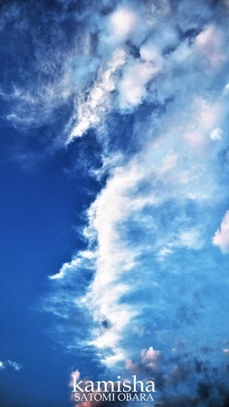 空に舞う神様たちの姿 エネルギーを写す 初の 神写 本が登場 空の奇跡を写す はじめての神写 9月12日 土 新刊発売 株式会社日本文芸社のプレスリリース