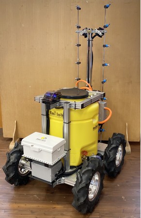車両型の農薬噴霧ロボット