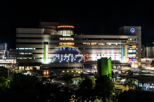 写真２．浜松駅ビル「メイワン」のアリガトウ・ライトアップ