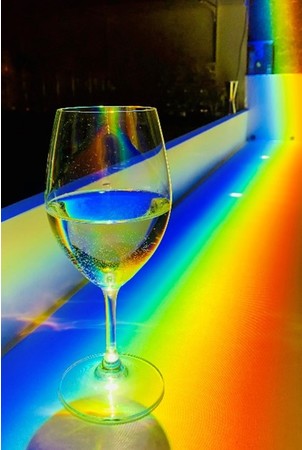 幻想的な虹色テーブル