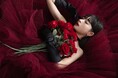”凛として華やかに”圧倒的存在感を放つ新作ボルドードレスが、aim東京原宿店に登場。