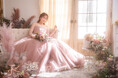 【永遠のロマンチック】花嫁の夢を叶えるピンクドレス！大人可愛いを極める最旬コーディネート術解禁